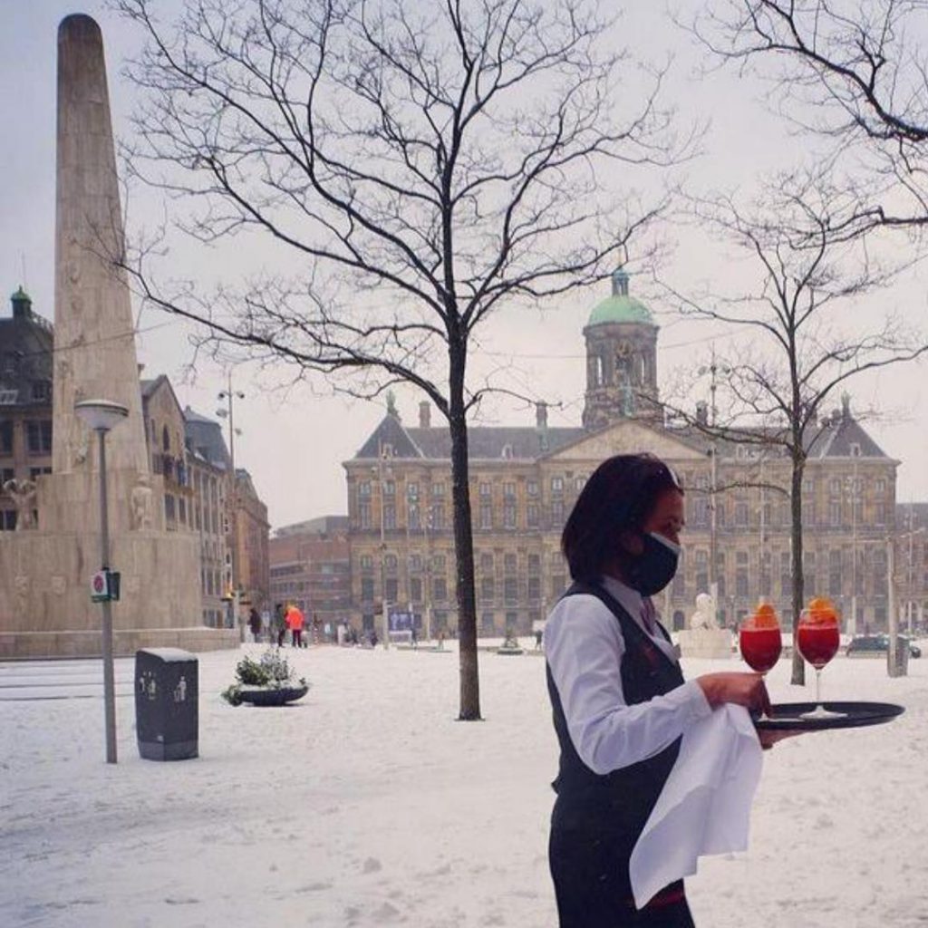 Het alledaagse leven in de stad en de uitzonderlijke schoonheid van Amsterdam in beeld gebracht.
oktober en november 2021