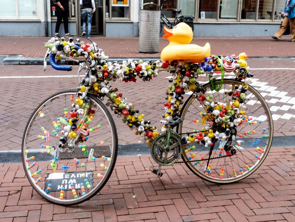 Odette Kleeblatt fotografeert opgetuigde fietsen in haar geliefde Amsterdam. Zaterdag 28 mei en zondag 29 mei 2022 van 12:00 tot 17:00 uur