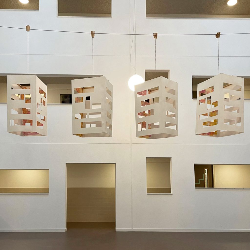 Expositie in het Kleine Atrium van het Ramses Shaffy Huis.