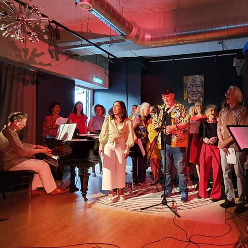 Wij zingen Shaffy in een koor! Meezingcafé op woensdagavond woensdag 11 december 2024, aanvang 19:30 uur